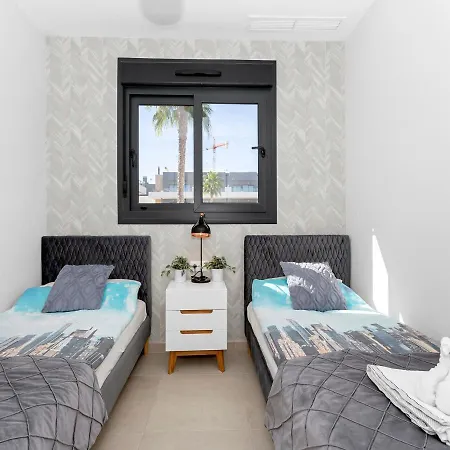 Lovely First Floor Apartment, Heating Pool ! Apartment *