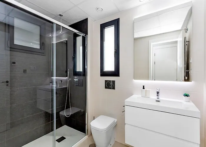 Lovely First Floor Apartment, Heating Pool ! Lejlighed *