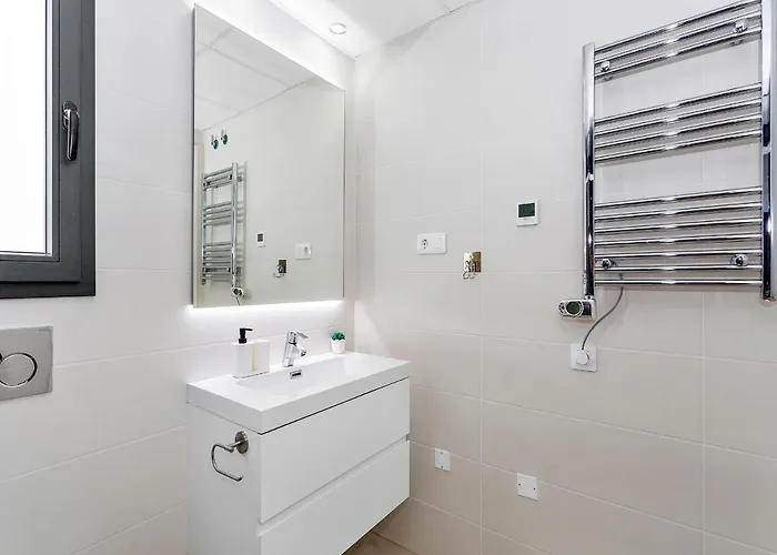 Lejlighed Lovely First Floor Apartment, Heating Pool ! *